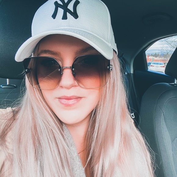 Meet your Posher, Cj - Picture 1 of 1